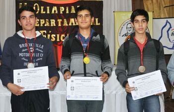 alumnos-destacados-en-el-nivel-basico-de-la-ii-olimpiada-departamental-de-fisica-realizada-en-pilar--220821000000-1336345.jpg