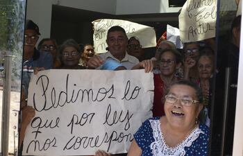 abuelitos toman Hacienda