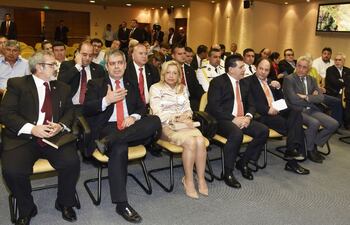 fernando-griffith-enrique-riera-alicia-pucheta-el-presidente-cartes-scar-scavone-entre-otros--222739000000-1535683.jpg