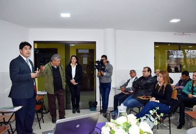 El director de la III Región Sanitaria de Cordillera, doctor Eduardo Jara, se dirige a los presentes en la reunión.
