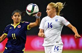 la-colombiana-catalina-usme-i-disputa-el-balon-con-la-jugadora-de-inglaterra-alex-greenwood-efe--224856000000-1342032.jpg