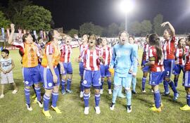 las-chicas-de-la-seleccion-paraguaya-sub-17-femenina-de-futbol-festejan-su-clasificacion-al-mundial-juvenil-que-tendra-lugar-en-marzo-de-2014-en-cos-234529000000-606835.jpg