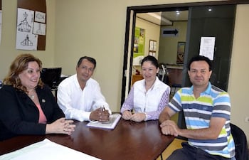alda-carreras-carlos-bedoya-margarita-ortiz-y-gustavo-mazacotte-explicaron-la-organizacion-de-la-asamblea--220154000000-1083429.jpg