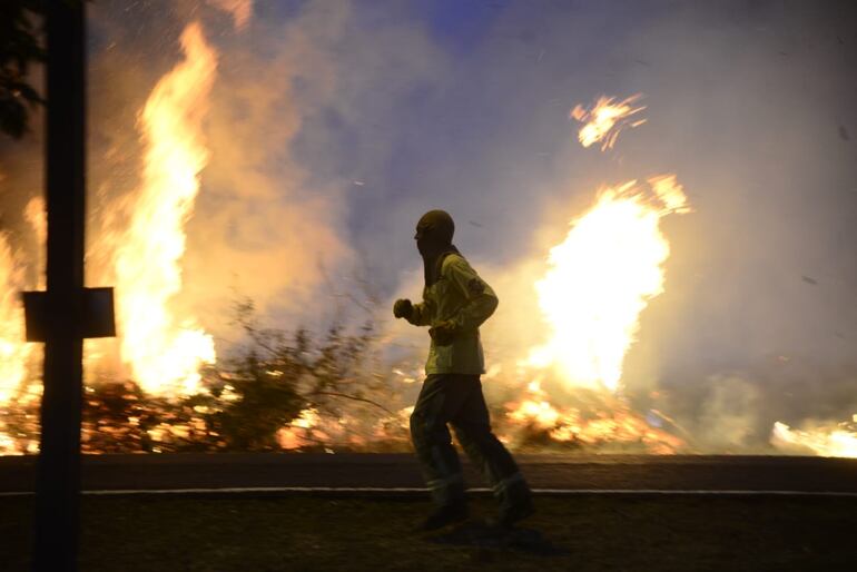 Incendio en Parque Guasu Metropolitano.
