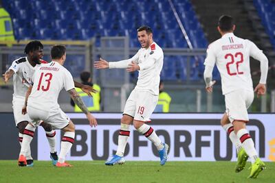 Una imagen poco usual en estos tiempos, un festejo de los jugadores del Milán.