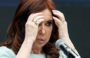 la-exgobernante-argentina-cristina-fernandez-se-sentara-por-primera-vez-en-el-banquillo-judicial-a-finales-de-febrero--195547000000-1803316.jpg