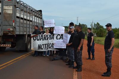 Los guardiacárceles se están manifestando en Misiones.
