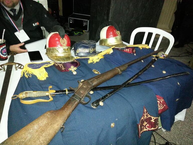 Uniformes, gorras, espadas, fusiles y otros recuerdos de los tiempos del Mcal. López son atractivos para descubrir.