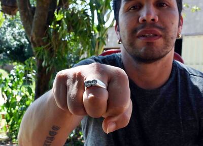 Salvador Cabañas no se saca el anillo del América de México, club que, dijo, no lo abandonó en su desgracia.