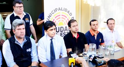 En conferencia de prensa, el director de la Décima Región Sanitaria, Hugo Kunzle y el intendente esteño Miguel Prieto, anunciaron la construcción de un pabellón de aislamiento.