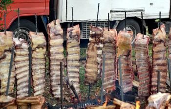 asado-benitez-cocino-15-000-kilos-de-costilla-vacio-y-otros-derivados-carnicos-en-diciembre--203008000000-1539481.jpg