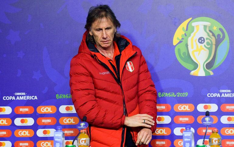 Peru's coach Ricardo Gareca arrives for a press conference in Porto Alegre, Brazil on July 2, 2019, on the eve of their Copa America semifinal match against Chile. (Photo by Raul ARBOLEDA / AFP)