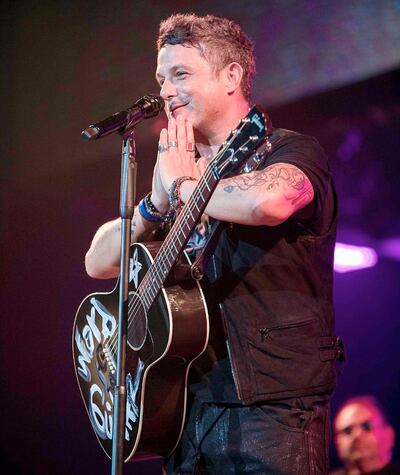 Tras posponer sus presentaciones de #LaGira en Colombia, Alejandro Sanz ofrecerá hoy un concierto online a las 17:30.