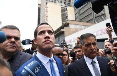 Desde la jefatura de la Asamblea Nacional, Guaidó reclamó el 23 de enero  del año pasado la presidencia encargada de Venezuela con reconocimiento de medio centenar de países, después de que la mayoría opositora de la cámara declarara “usurpador”, al presidente socialista Nicolás Maduro acusándole de haber sido reelegido fraudulentamente.
