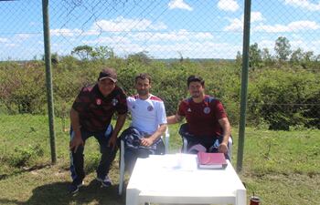 Marecos Talavera, exlateral de Libertad, Olimpia y la selección, junto a Rodríguez Pagano y Gauto.