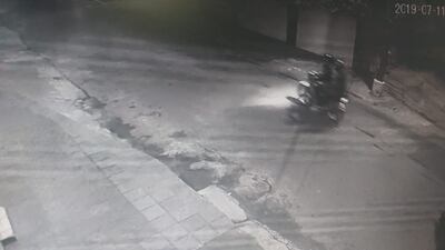 Los dos sicarios que asesinaron al veterinario a bordo de una moto.