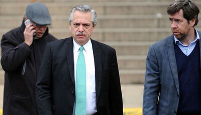 Alberto Fernández, compañero de fórmula de la expresidente argentina Cristina Fernández Vda. de Kirchner, tras declarar ante un tribunal de Buenos Aires. (EFE)