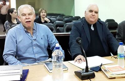 El exministro del Interior Walter Bower (izq.) y Rodolfo Aseretto, uno de sus abogados.