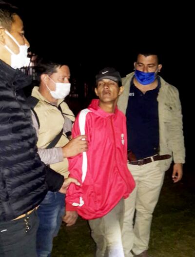 Richard Leguizamón es detenido por agentes de investigaciones de Central, en un depósito de chatarras de Isla Bogado, Luque, hasta donde fue para ocultarse tras matar a Rubén Ortiz.