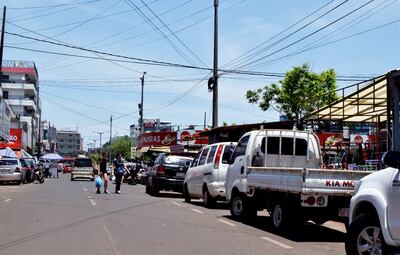 Después de varios meses hubo  muchos  compradores y vehículos en el sector comercial.