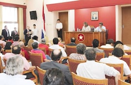 dirigentes-de-la-anr-de-capital-central-y-cordillera-con-la-presidenta-lilian-samaniego-instaron-a-rechazar-la-union-de-internas--235344000000-1143823.jpg