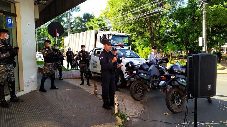 Canto de la policía a los ciudadanos de Villarrica.