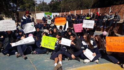 Estudiantes de San Antonio se adhieren a protesta.