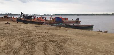 Limpieza de las costas del río Paraguay