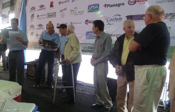 agasajan-a-pescadores-que-fundaron-el-club-bella-vista-hace-50-anos-115111000000-455377.JPG