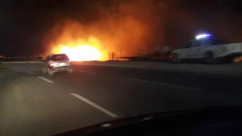 Se sospecha que fue la basura acumulada la que avivó las llamas en la Costanera Norte.