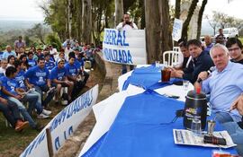 el-titular-del-plra-miguel-abdon-saguier-c-junto-a-dirigentes-y-lideres-de-los-comites-juveniles-del-pais-quienes-se-reunieron-ayer-en-la-quinta-j-212257000000-1368015.jpg