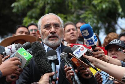 El expresidente de Bolivia Carlos Mesa habla durante una rueda de prensa este domingo en La Paz.