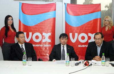 Foto de archivo del año 2010 cuando el entonces titular de Copaco, Mario Esquivel, anunció la compra de Vox.