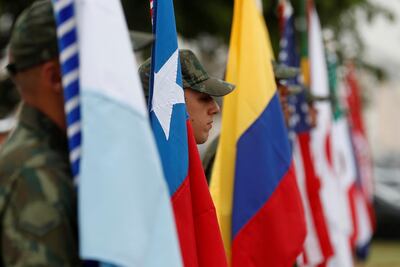 Soldados participan en la ceremonia de inauguración de los ejercicios militares Sexagésima Unitas, hoy, en Río de Janeiro.