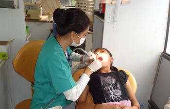 El Ministerio de Salud habilita la atención odontológica a partir de este lunes.