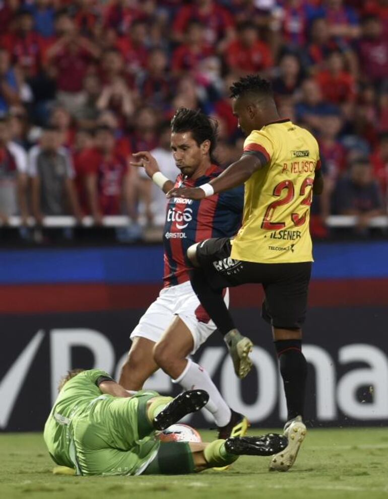 Momento del impacto entre Burrai y “Conejo” Benítez.