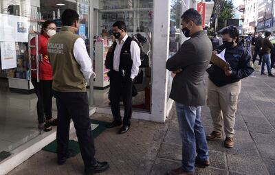 La comitiva fiscal, policial y municipal visitó los céntricos locales comerciales.