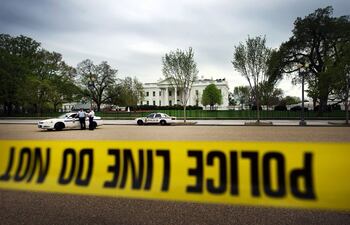 la-policia-acordona-una-zona-cerca-a-la-casa-blanca-la-alarma-se-ha-desatado-luego-de-la-interceptacion-de-una-carta-envenenada-dirigida-al-presiden-205454000000-540836.jpg