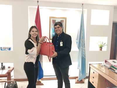 La propietaria pudo recuperar su bolso gracias a las diligencias del los oficiales a cargo del Sub. Comisario Oliver Fernández.