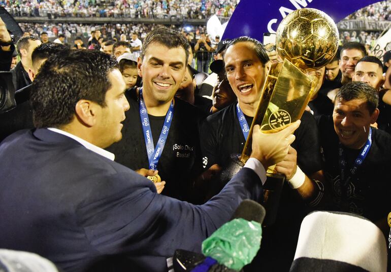 Robert Harrison, Roque Santa Cruz, Olimpia.