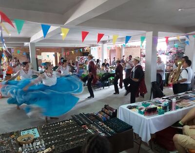 Varios números artísticos se presentaron en Loma San Jerónimo durante la feria navideña que ofrecieron vecinos.