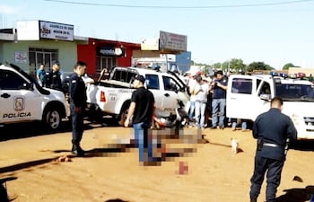 efectivos-policiales-y-funcionarios-del-ministerio-publico-junto-al-cadaver-de-dgar-morinigo--230143000000-1597146.jpg