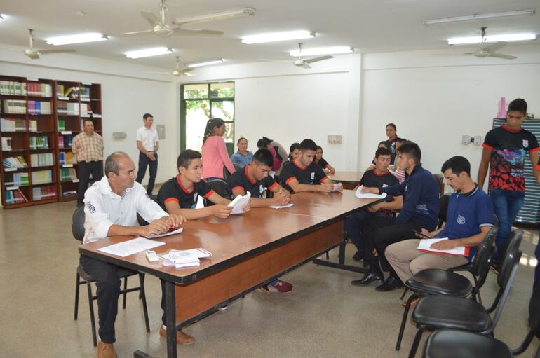 El mayor problema que tienen los estudiantes es tomar la correcta decisión a la hora de elegir sus carreras, según el docente proyectista.