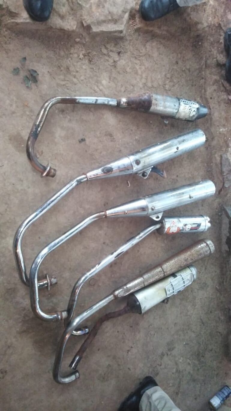 Evidencias encontradas en las dos viviendas donde se detuvo a presuntos miembros de la banda criminal.