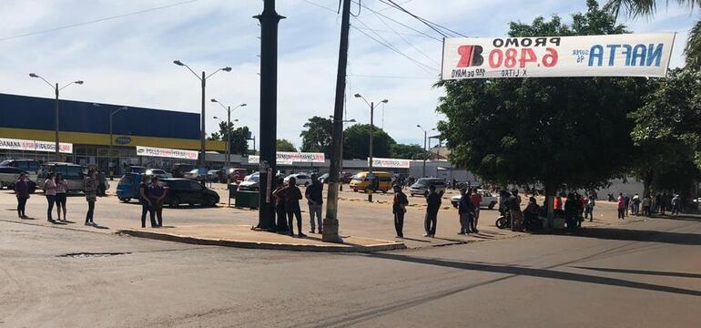 Todos los locales de la cadena de supermercados Stock recibió a mucha gente este viernes. 