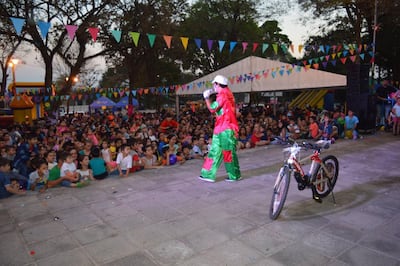 Show de payasos y muchos regalos anuncian en Villa Elisa.
