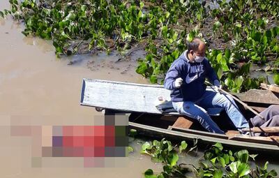 El cuerpo fue encontrado por los lugareños quienes reportaron a la comisaría local.