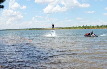 la-competencia-tambien-contara-con-un-show-y-exhibicion-del-flayboard-que-es-un-novedoso-y-atractivo-deporte-acuatico-que-se-implementa-en-la-zona-203252000000-1654114.jpg
