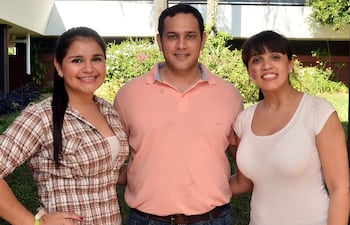 aracely-esquivel-cesar-rojas-y-gilda-saldivar--203003000000-1325111.jpg