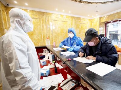 En Wuhan convirtieron los hoteles en hospital ante la severa falta de cama para atender a los infectados.